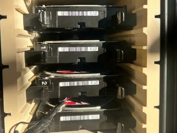 5.25" Drive Bay for 4x 3.5" HDDs with Fan Rack