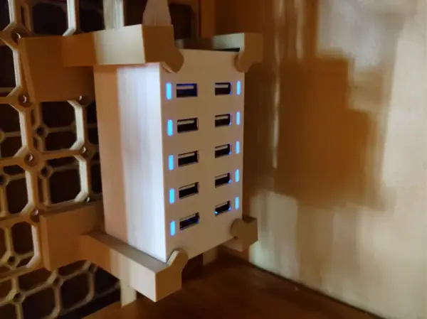 Minimalist 4-Corner Item Holder for Multiconnect