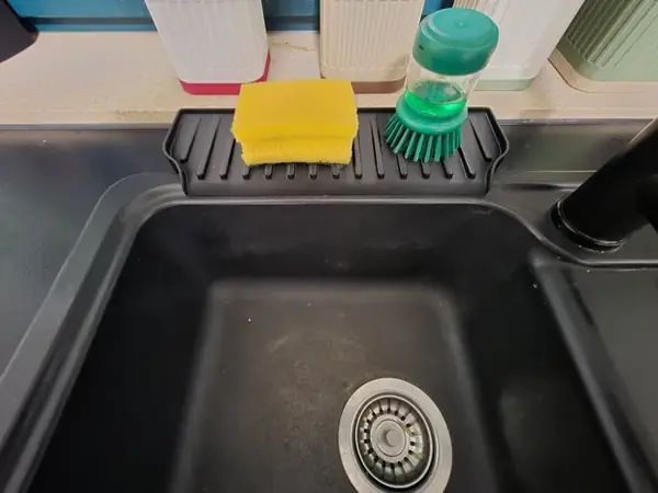 Adjustable Sink Shelf