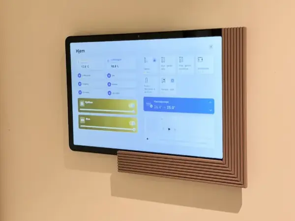 Custom Universal Tablet Wall Mount