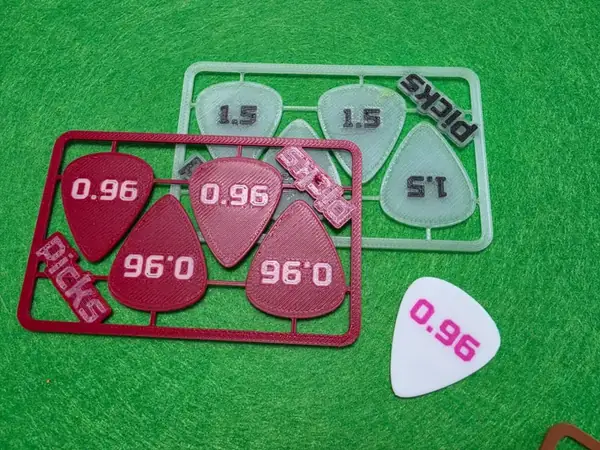 Credit Card-Size Guitar Picks